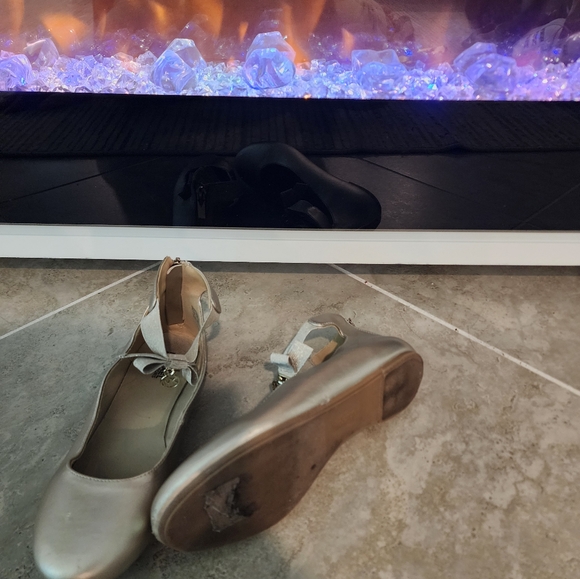 Michael Kors Gold Flats - Picture 3 of 3